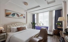 Quy Hung Hotel And Spa Central